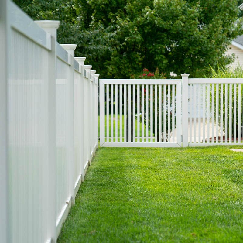 Fence-Deck-Depot-137-vinyl-fence-installation-800×800 White vinyl fence