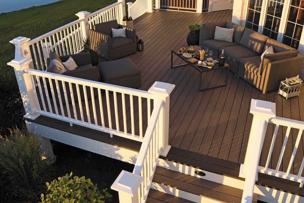 250626-FDD-JuneBlog-Img5-DeckWhiteRail Chestnut deck with white railings and stairs