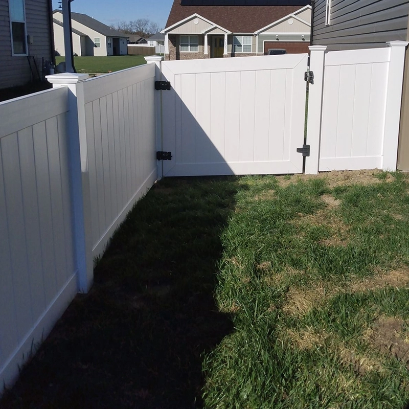 Fence Materials – PVC Privacy Fence-2 White privacy fence with gate