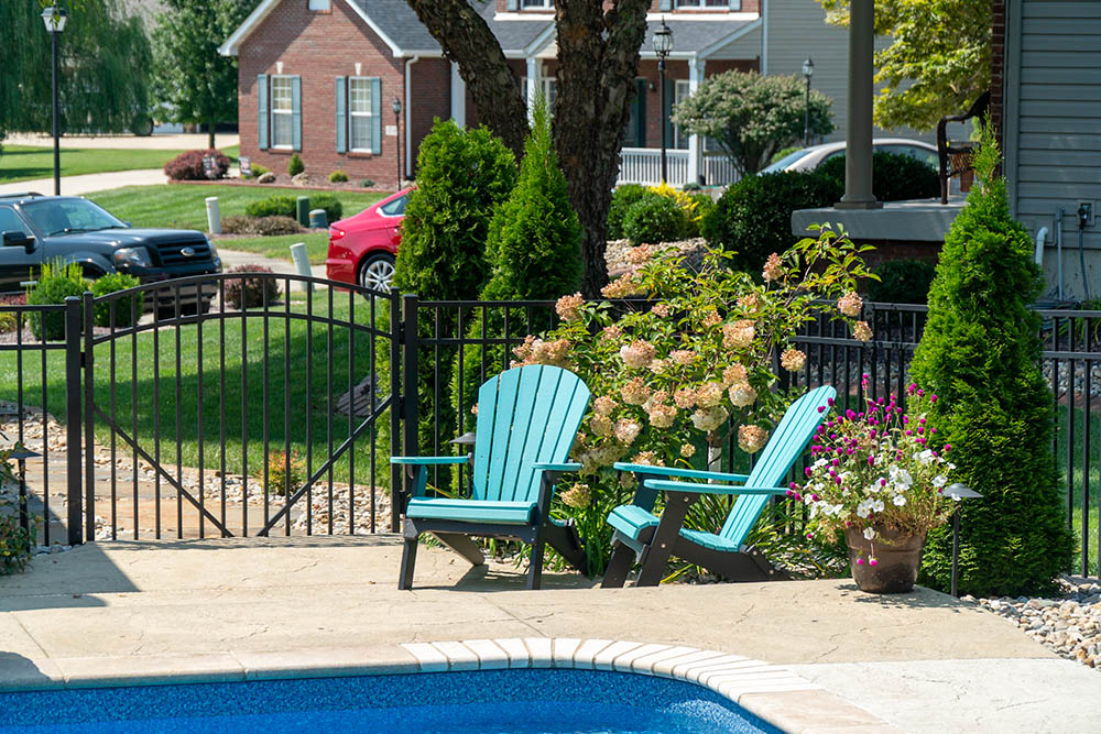 Aluminum fence around pool and yard