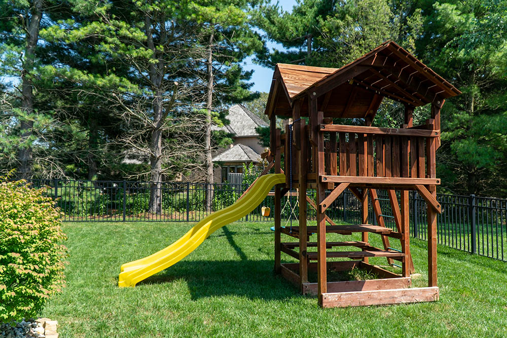 Aluminum fence around pool and yard