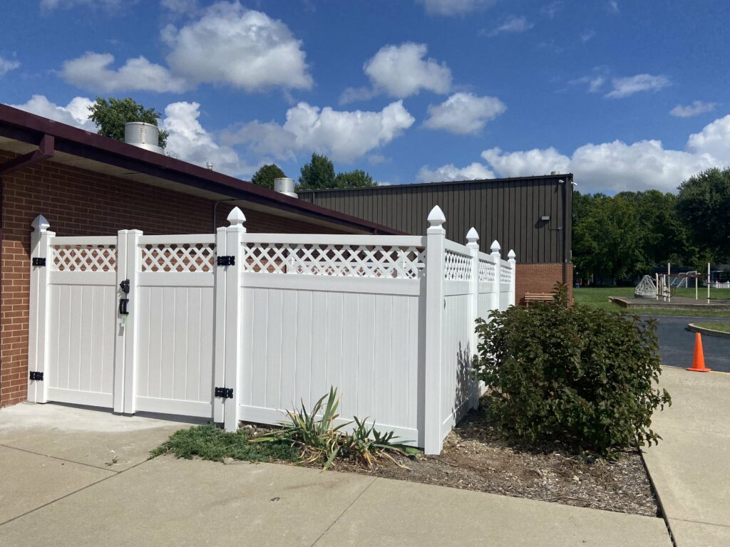 Tall vinyl privacy fence with lattice